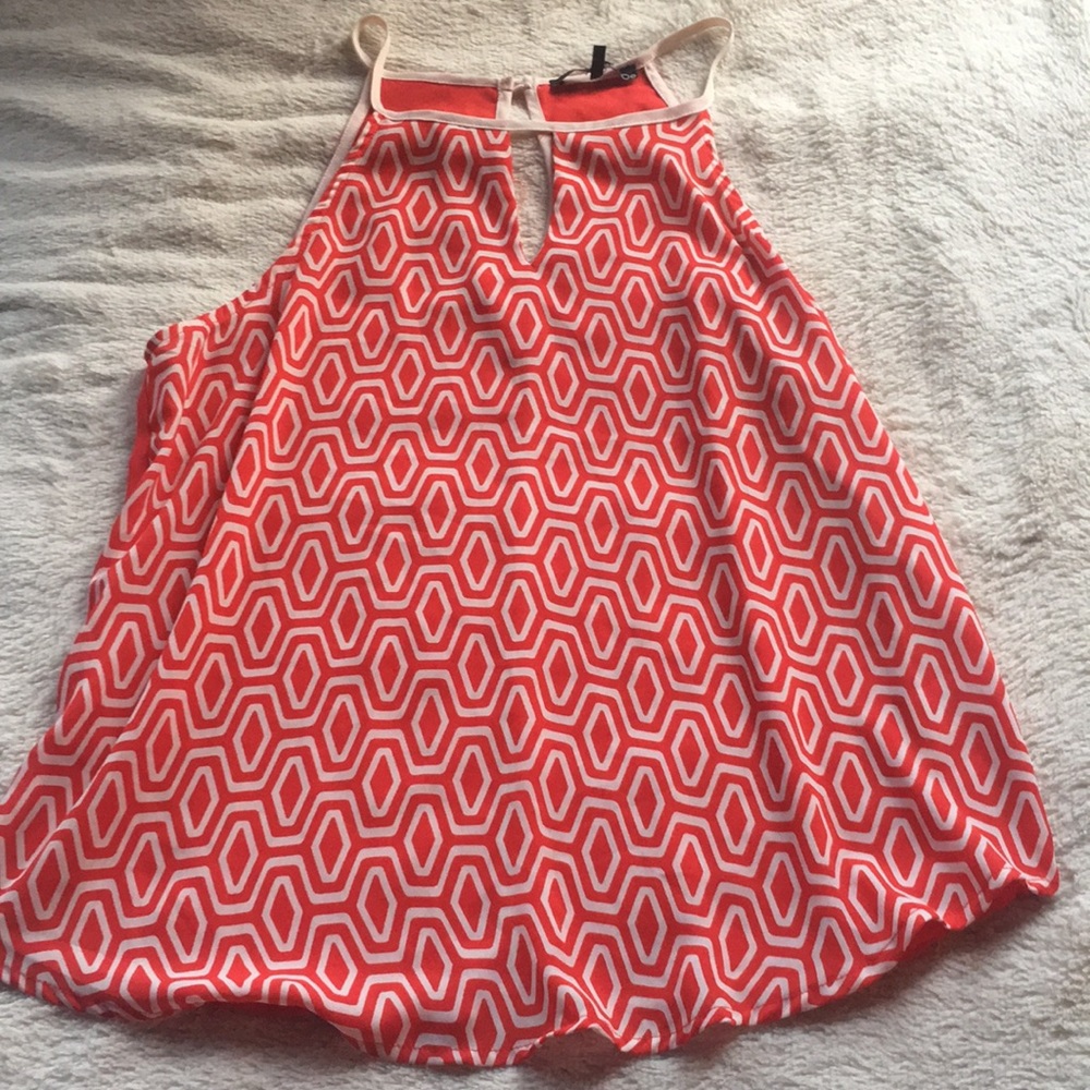 Red & white geometric sleeveless blouse